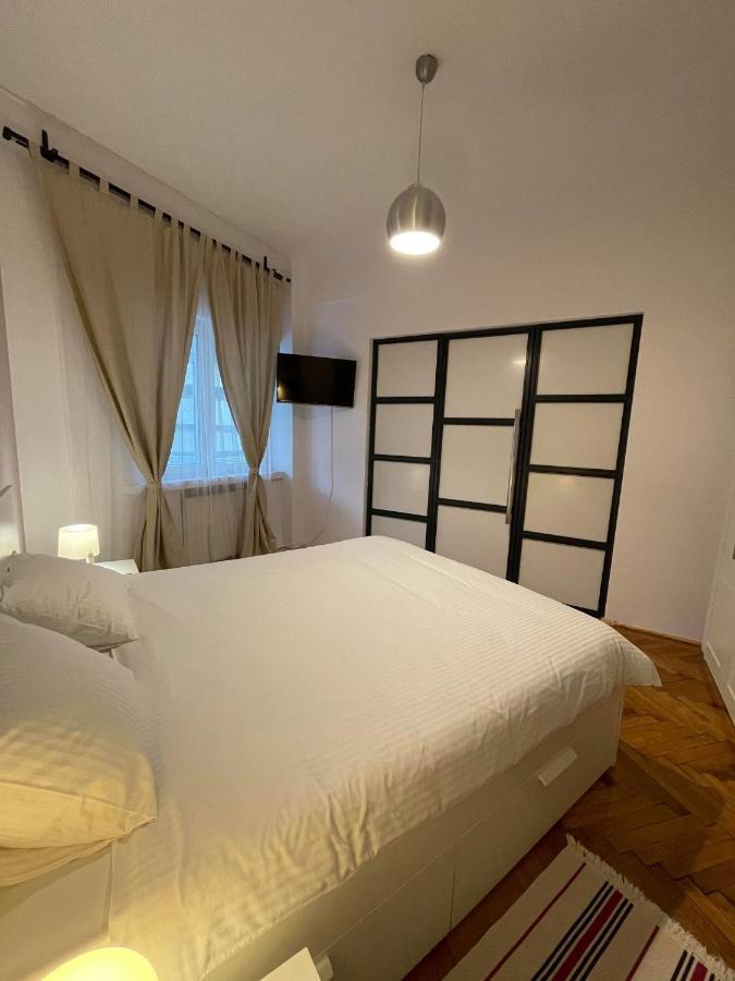 Interbellic Flat Apartment Bukarest