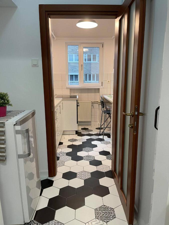 Interbellic Flat * Bucarest